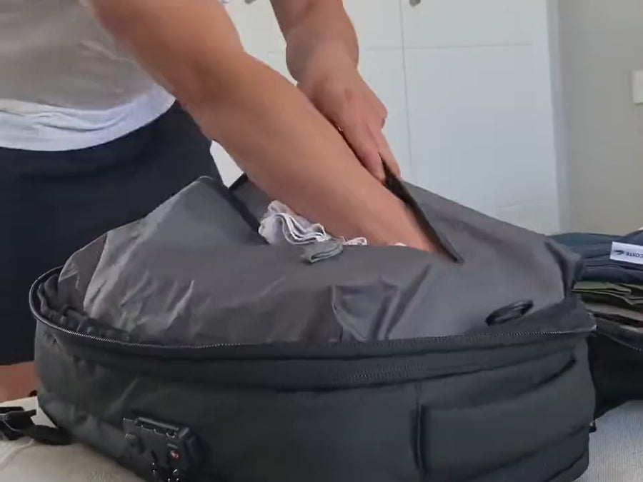 Zipping the airtight inner vacuum bag shut